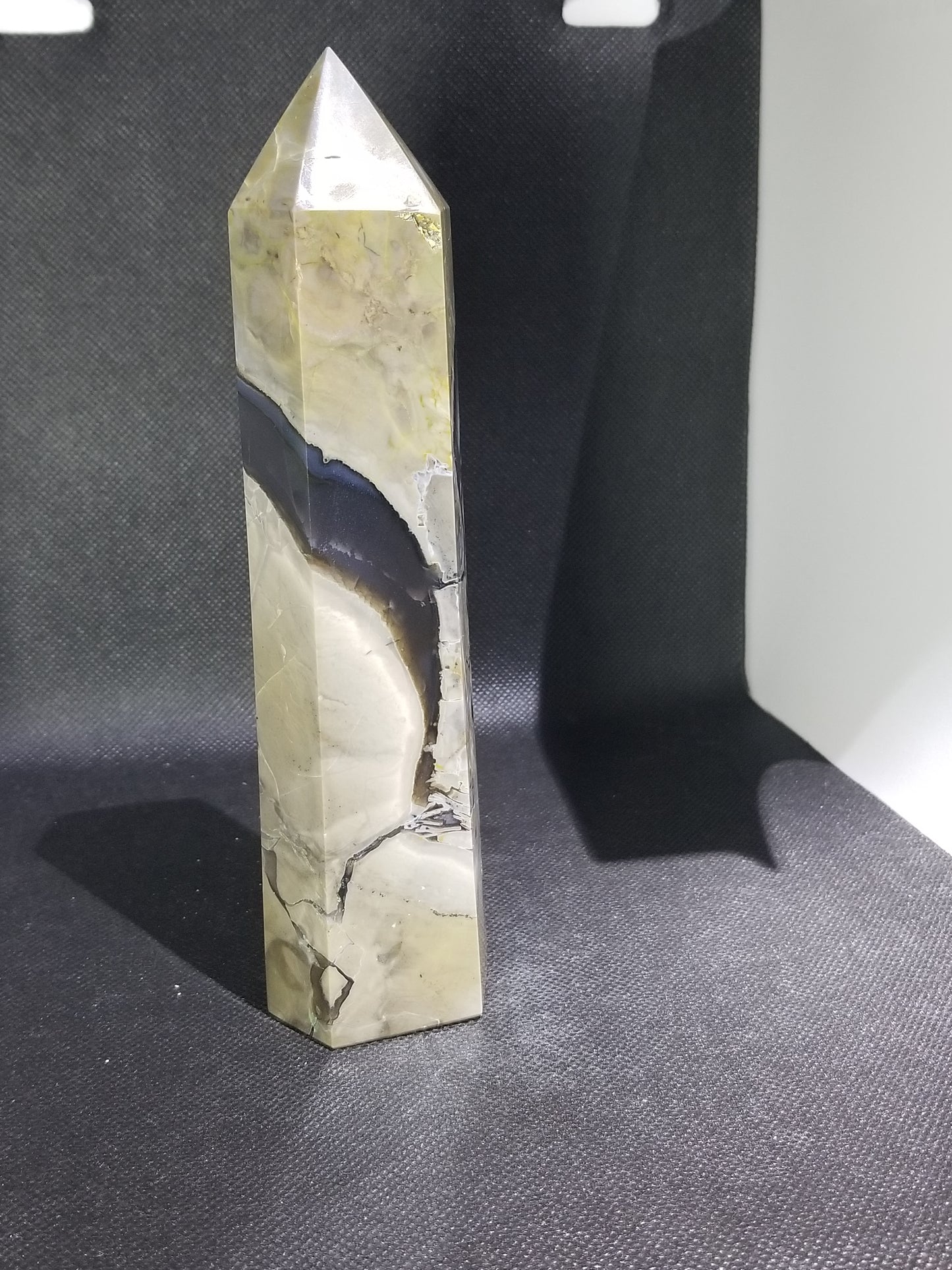 Volcanic Agate UV Reactive (B)