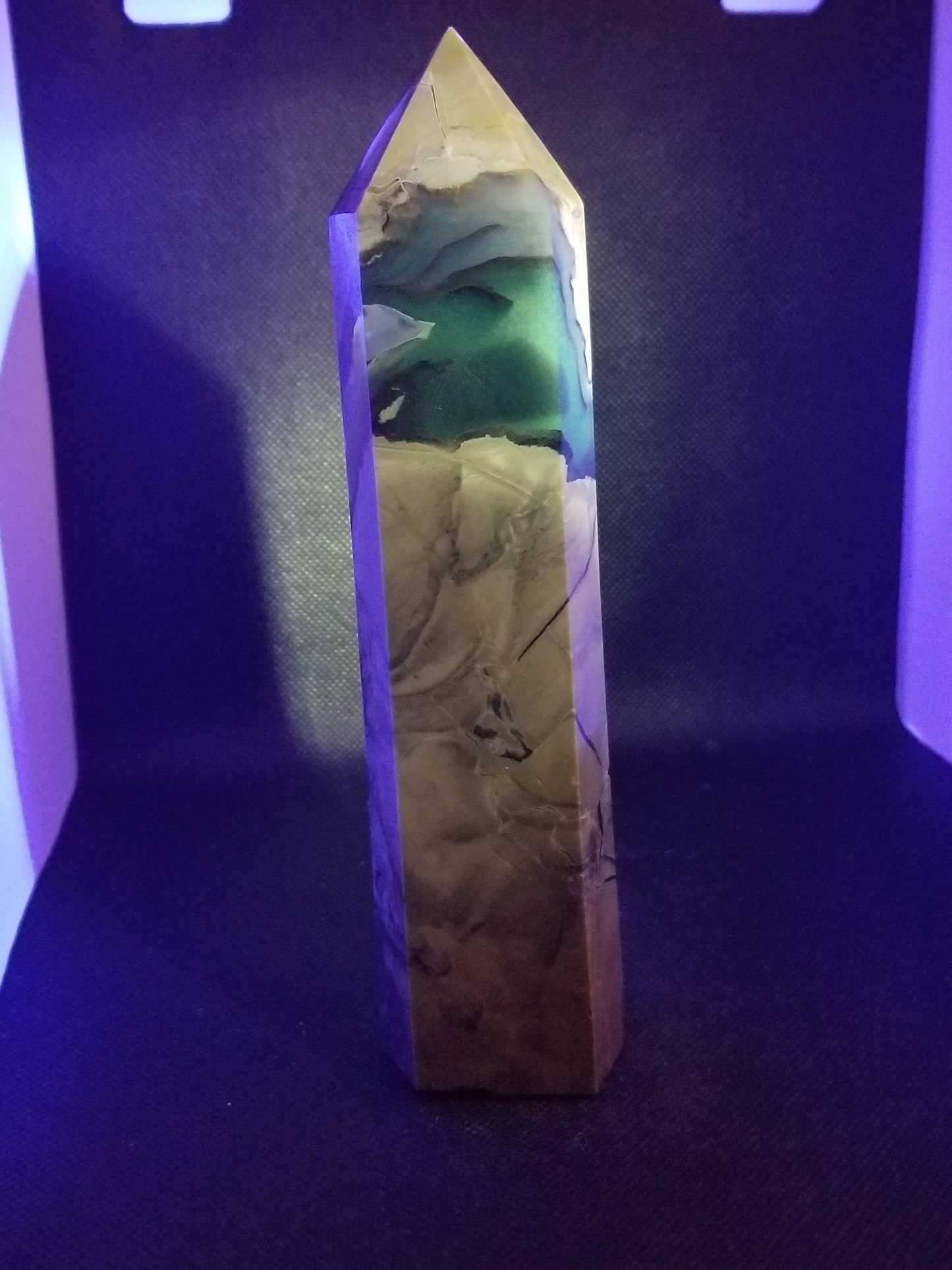 Volcanic Agate UV Reactive (B)