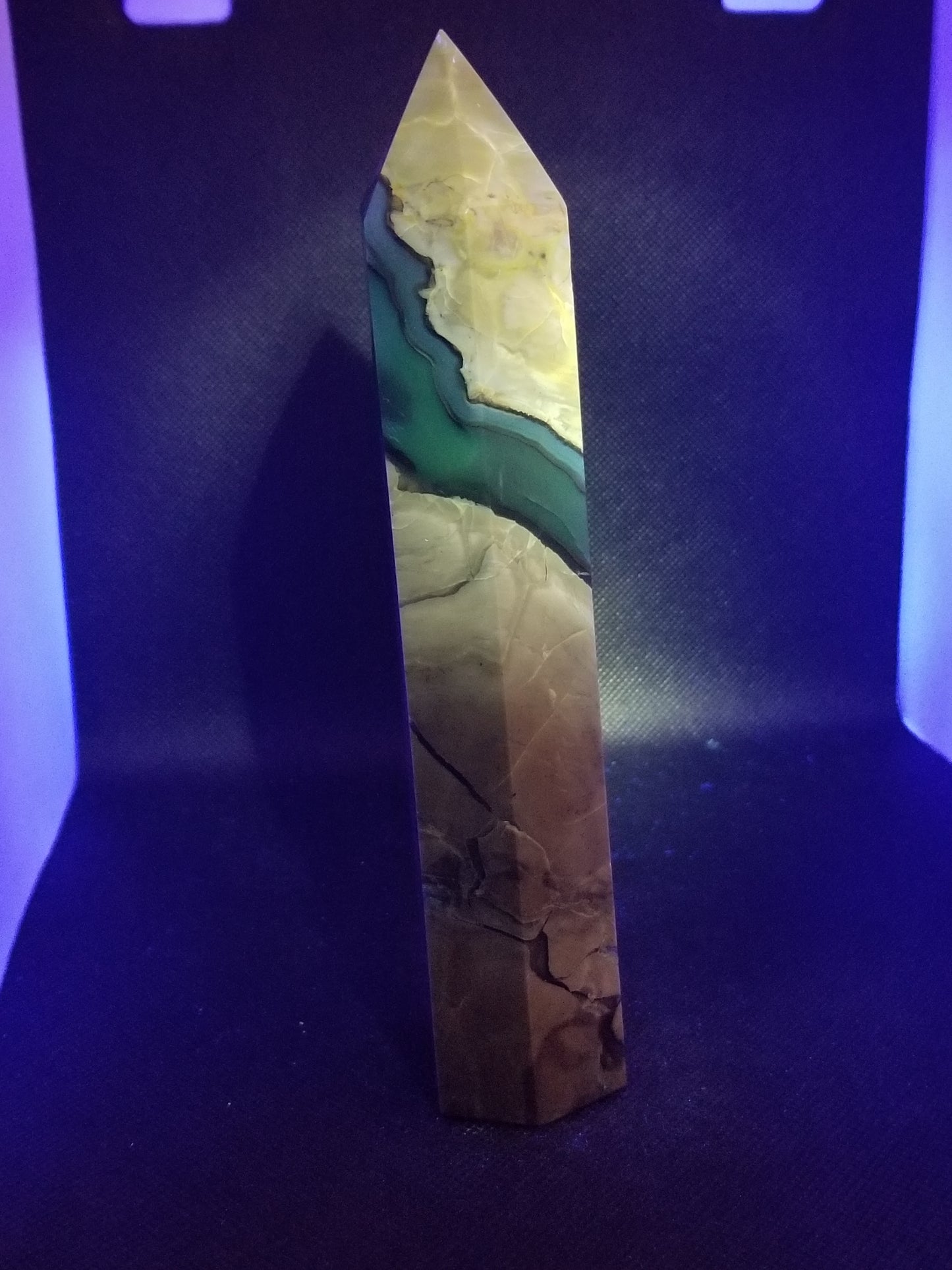 Volcanic Agate UV Reactive (B)