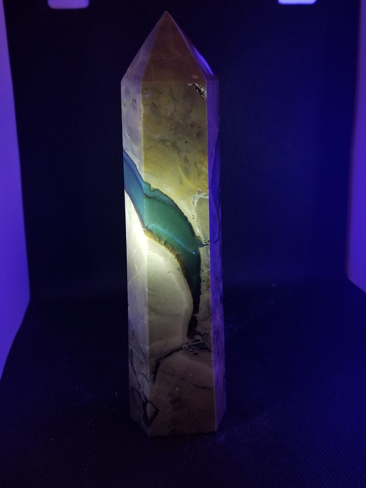 Volcanic Agate UV Reactive (B)