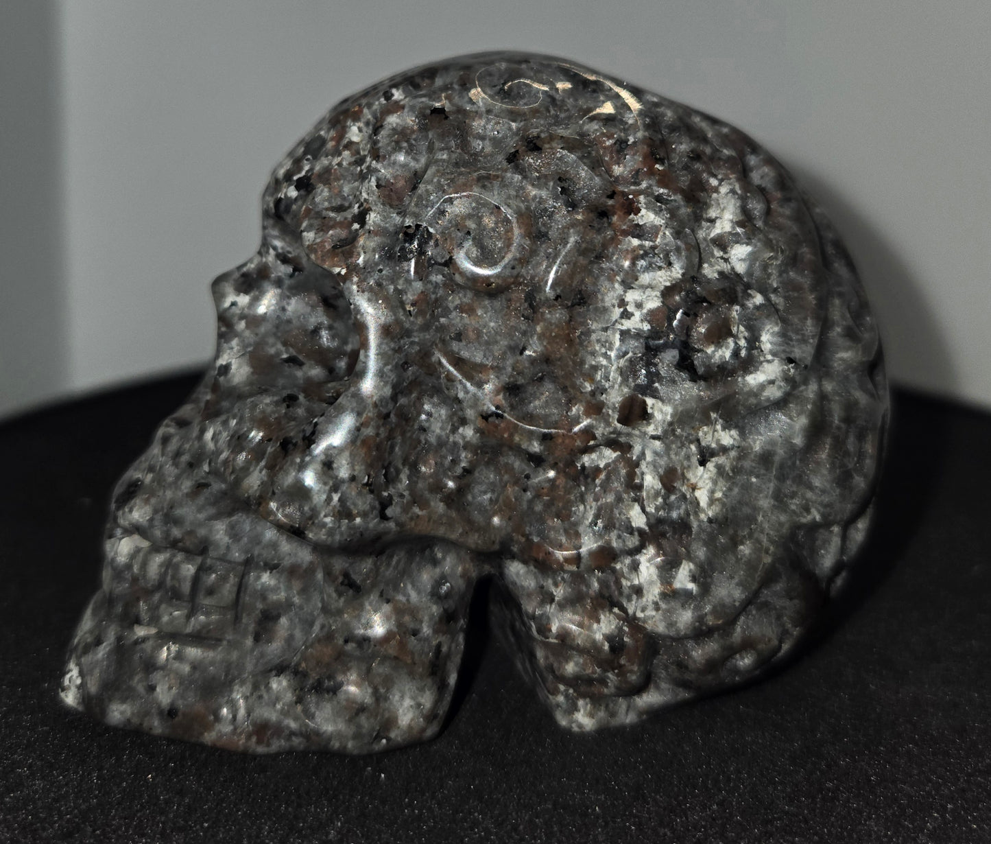 Yooperlite Skull with Design (UV Reactive) A