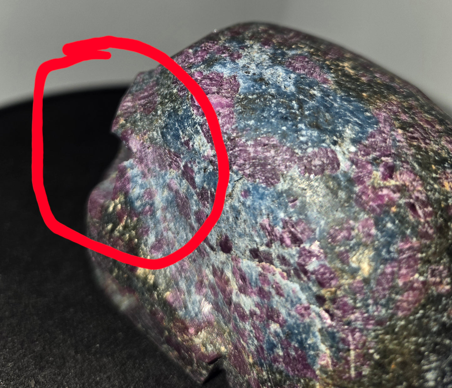 Ruby Kyanite Skull - UV Reactive (chipped)