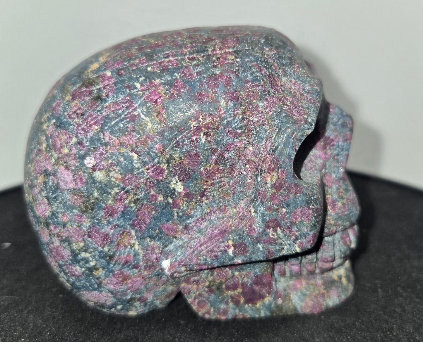 Ruby Kyanite Skull - UV Reactive (chipped)