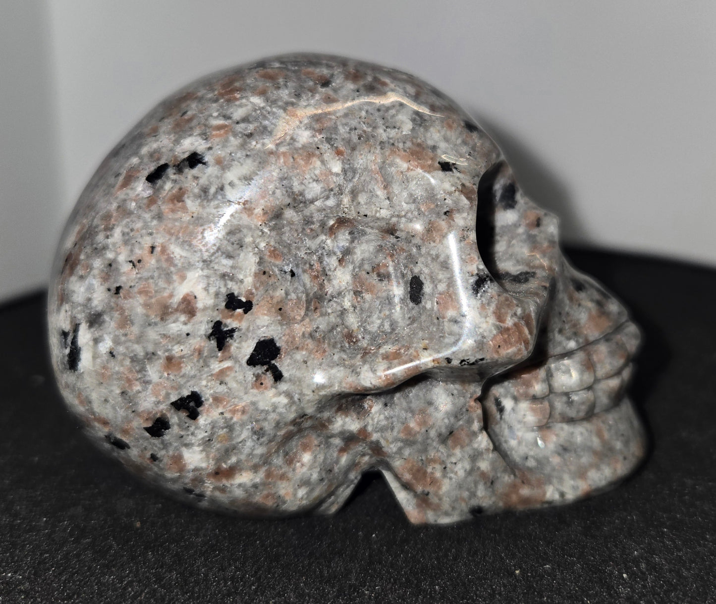 Yooperlite Skull A (UV Reactive)