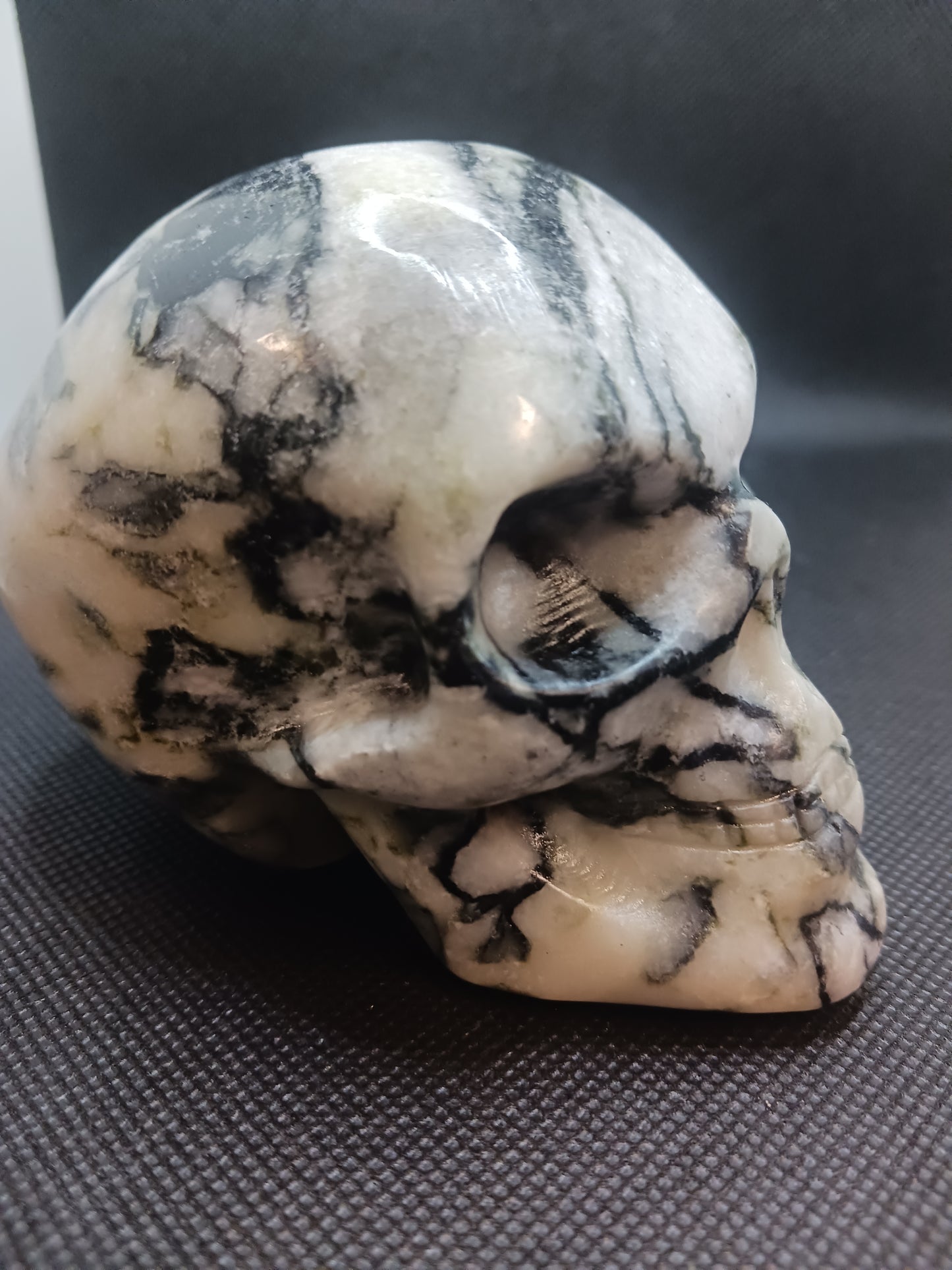 Black Net Jade Skull (A)