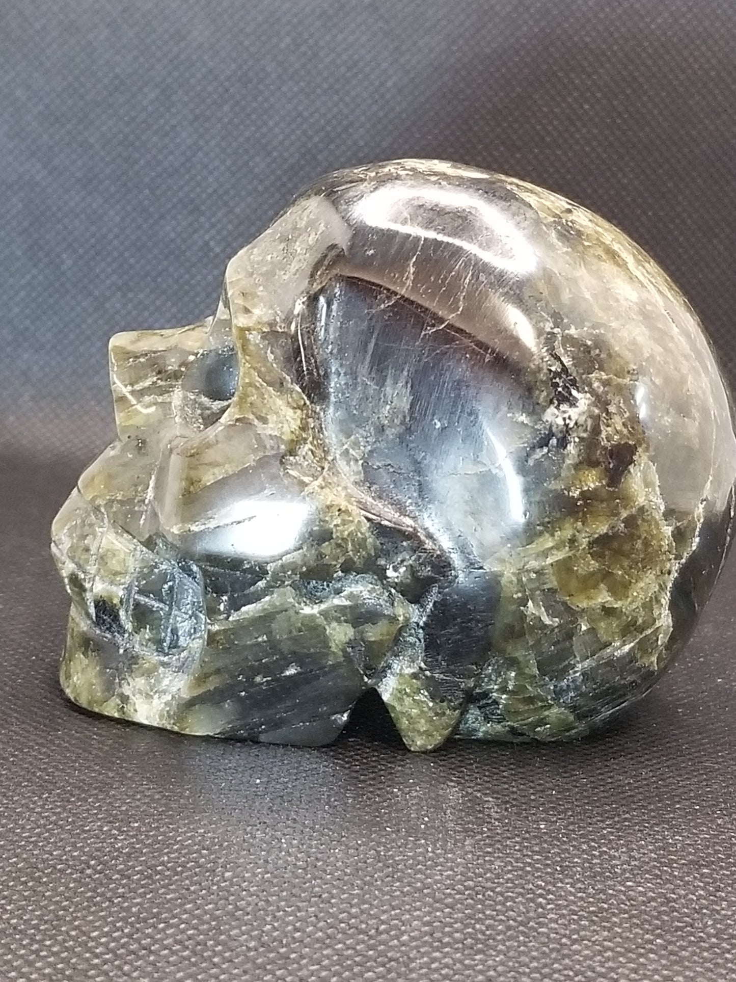 Labradorite Skull (B)