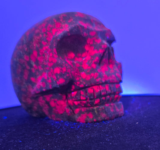 Ruby Kyanite Skull - UV Reactive (chipped)