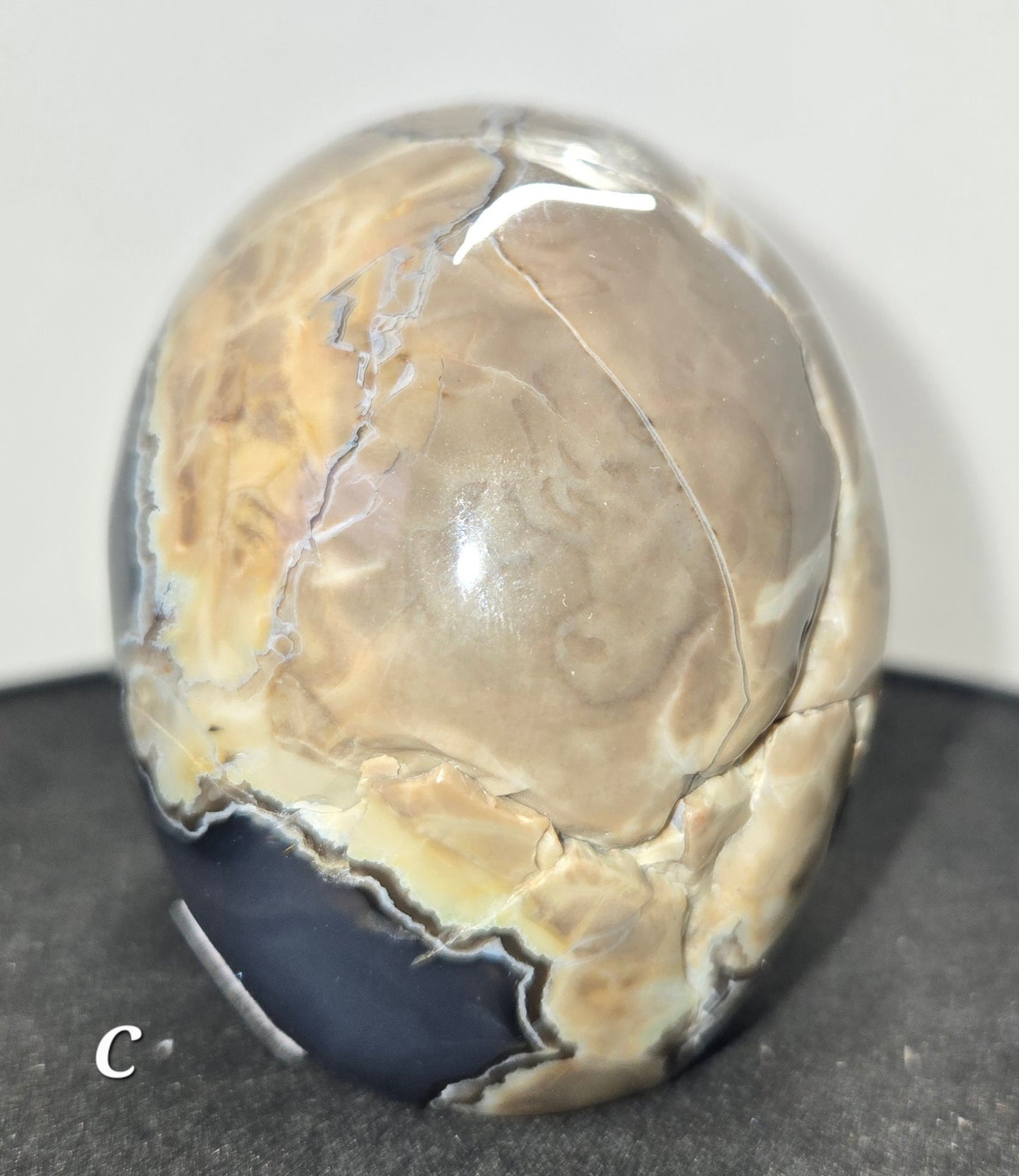 Volcanic Agate Skull C (UV Reactive)