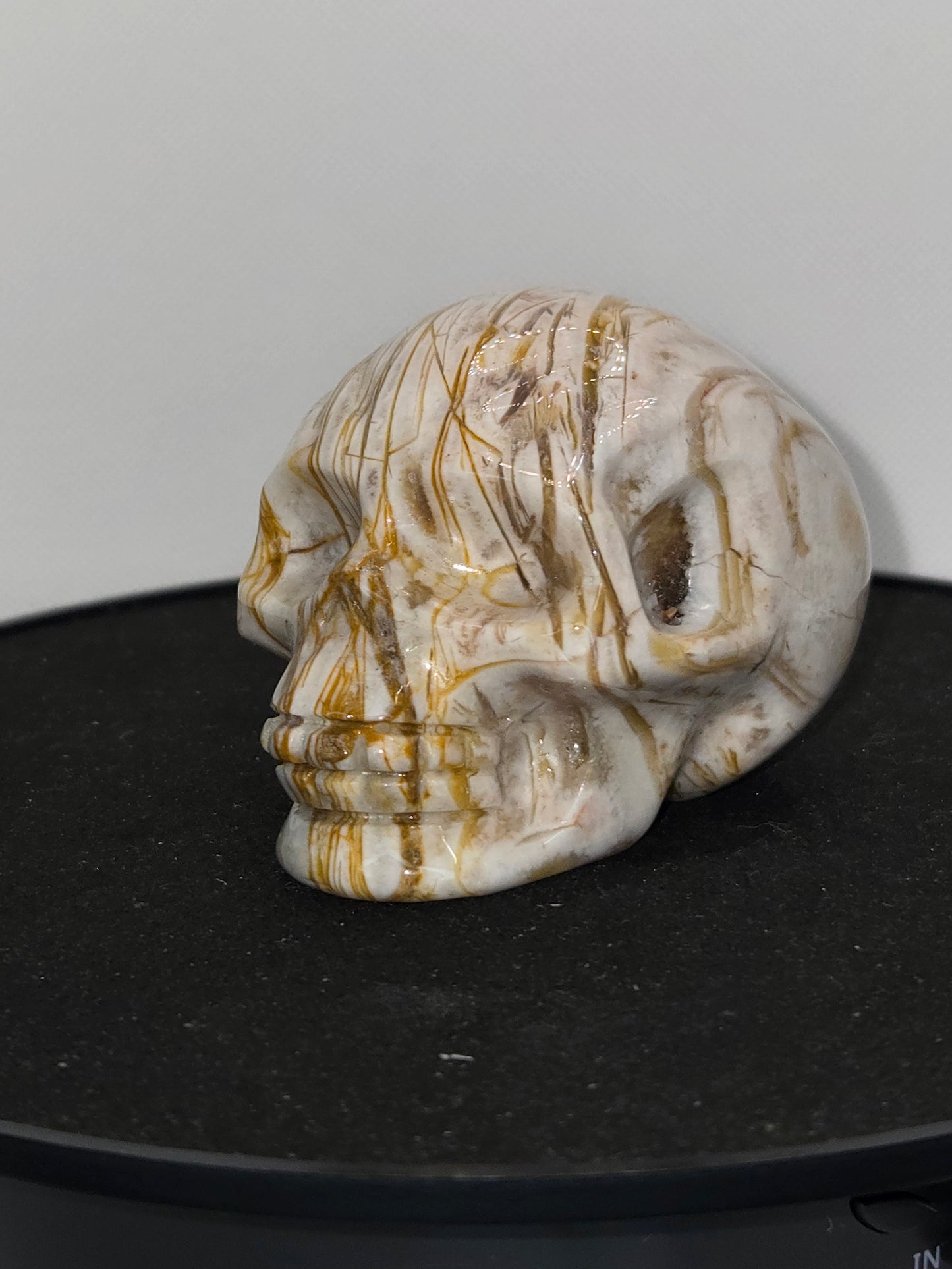 Tubular Agate Skull A (UV REACTIVE)
