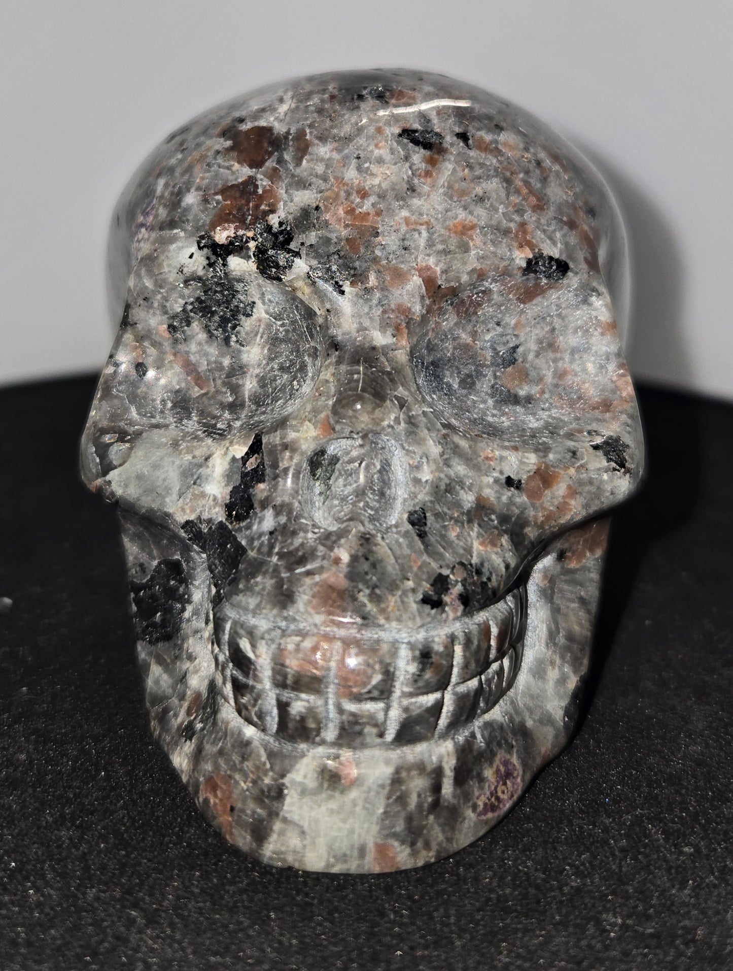 Yooperlite Skull E (UV Reactive)