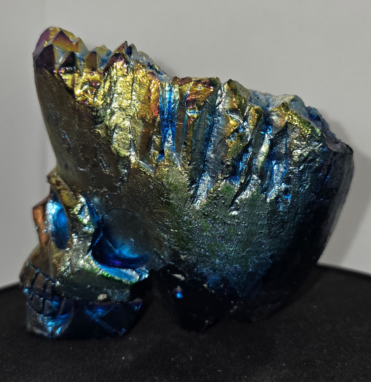 Aura Coated Cluster Skull