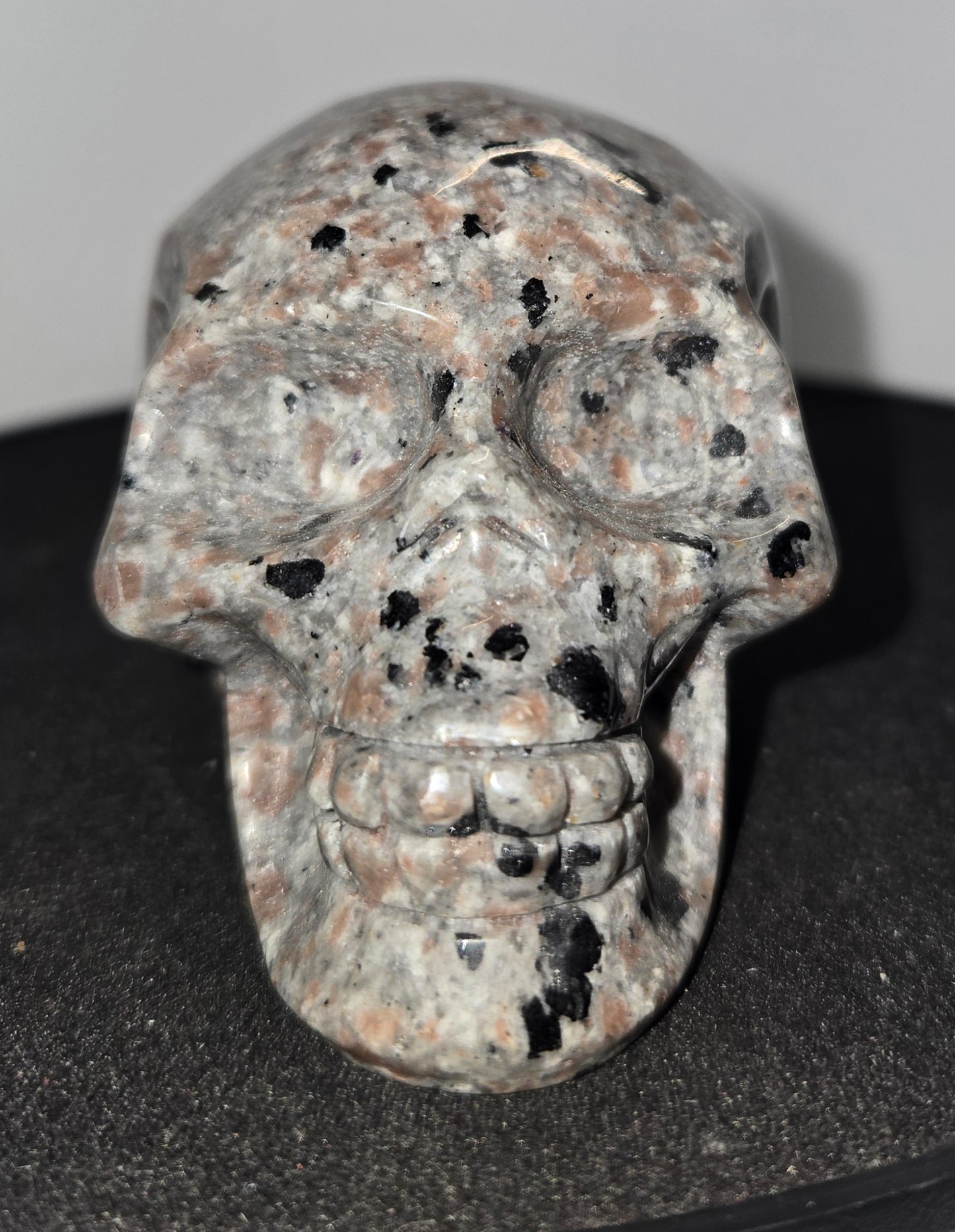Yooperlite Skull A (UV Reactive)